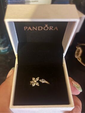 Pandora Silver Floral Leaf ring with White Stones